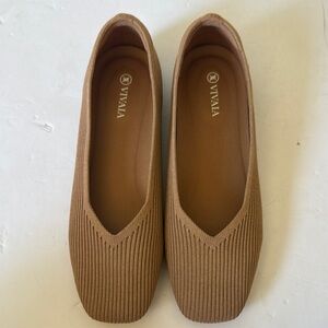 VIVAIA Women's Knit Ballet Flats in Camel. Size 9